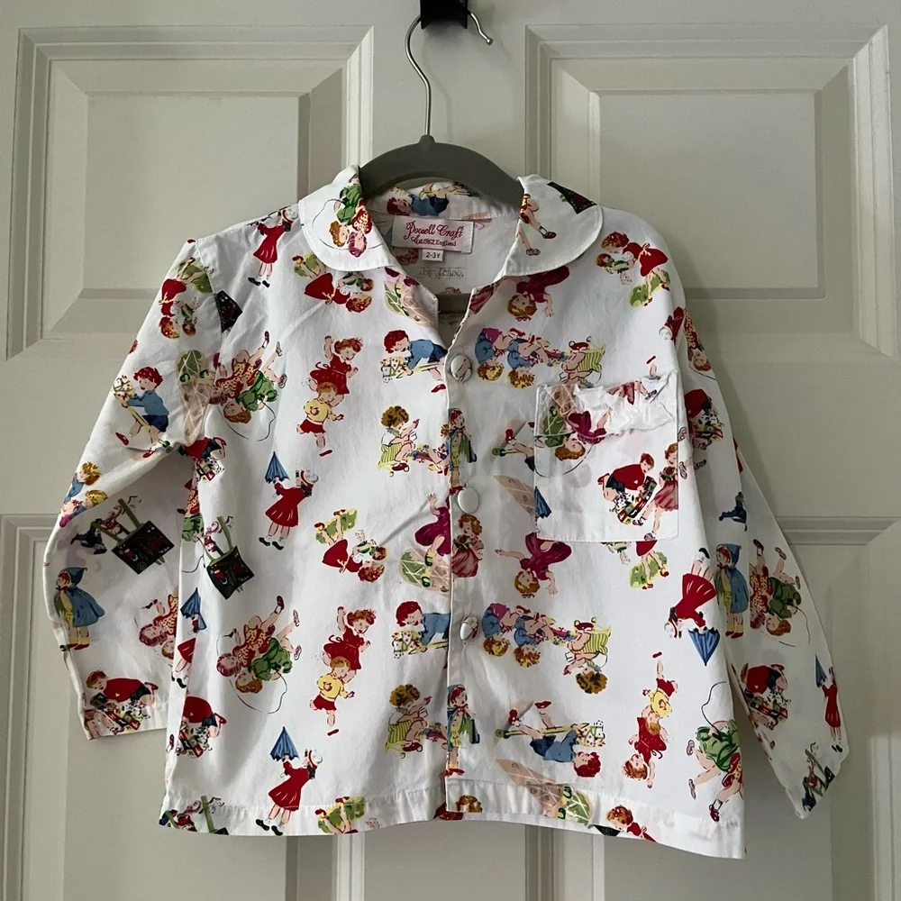 - Adorable girl's long sleeve/pants pajama set, vintage images.size 2-3Y